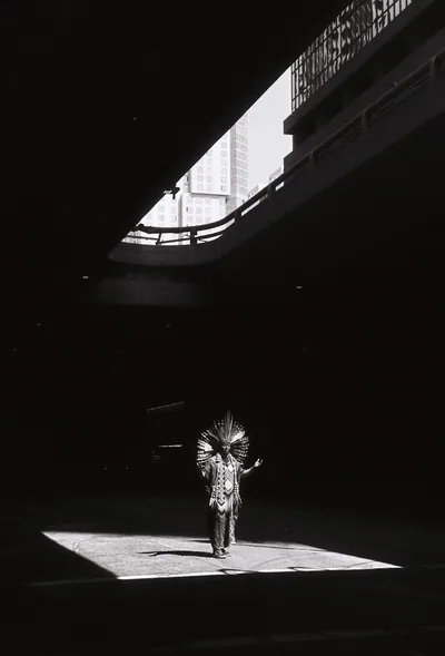 editorial 09 underpass luz bw