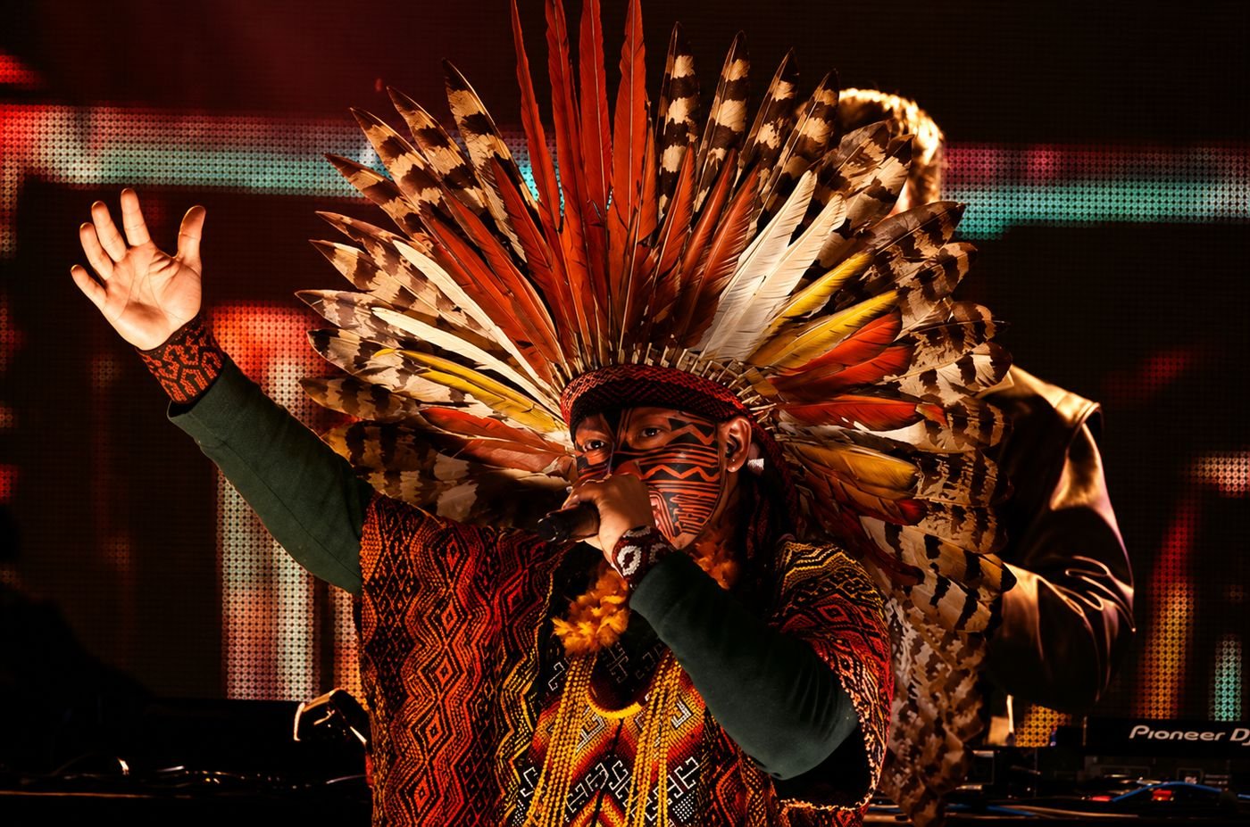 Mapu em performance no palco